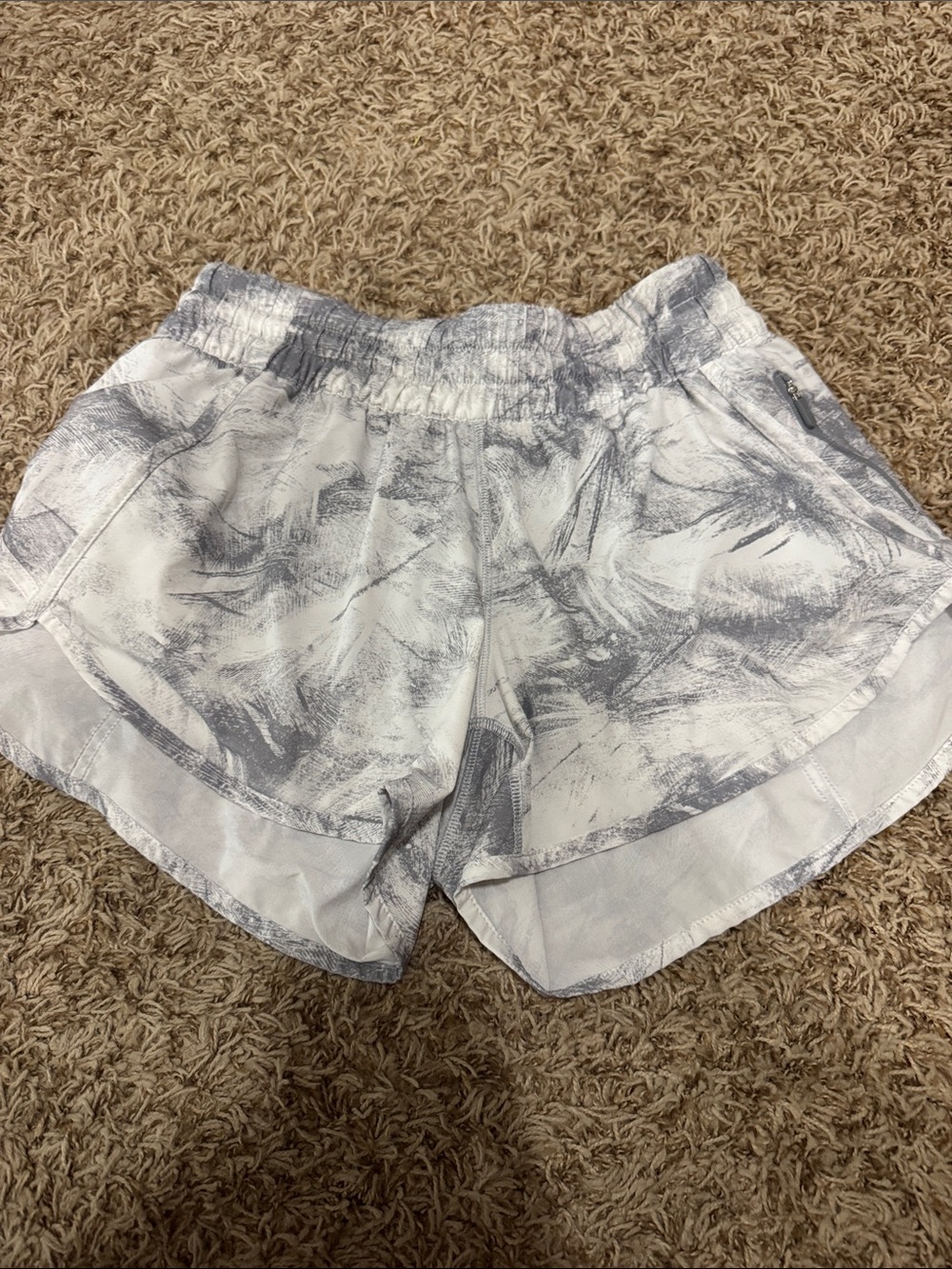 Lulu Lemon Women’s White & Gray Brush-Print Athletic Shorts